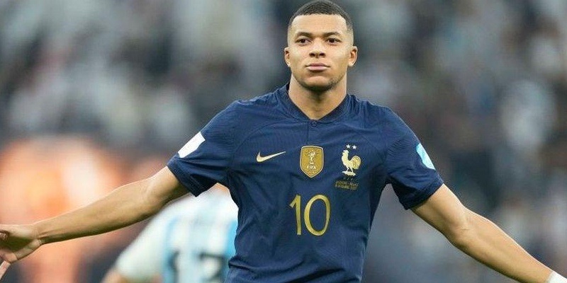 mbappe-mac-ao-so-may-3