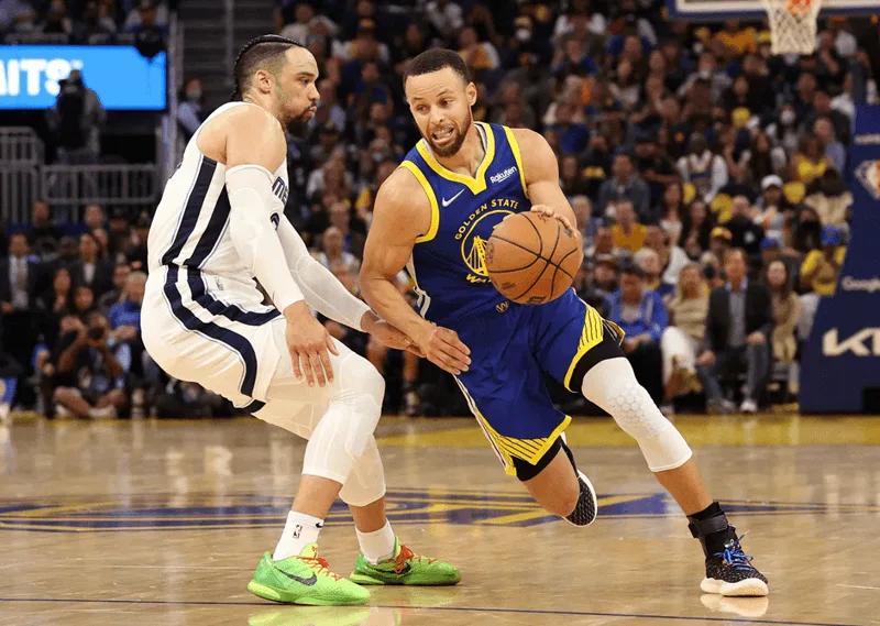 Ngôi sao khoác áo số 30 trong màu áo Golden State Warriors - đội bóng anh gắn bó suốt sự nghiệp.