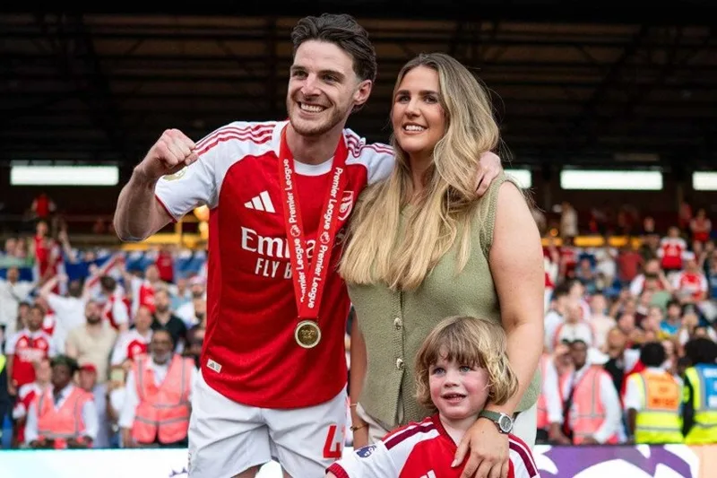 Declan Rice và người bạn đời Lauren Fryer - mối tình thanh xuân ngọt ngào từ tuổi 17.